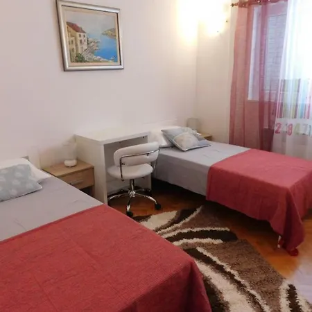 Apartman Ora شقة *